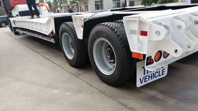 2 Line 4 Axle Low Bed Truck for Sale