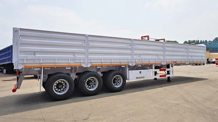 Semi-remorque cargo à ridelles à vendre au Burkina Faso